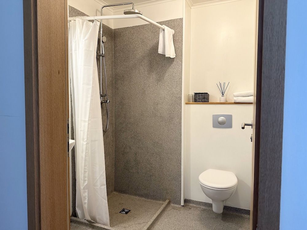 Albert Guesthouse Double Room, Private Bathroom 6