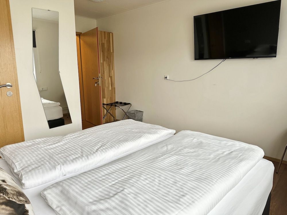 Albert Guesthouse Double Room, Private Bathroom 4