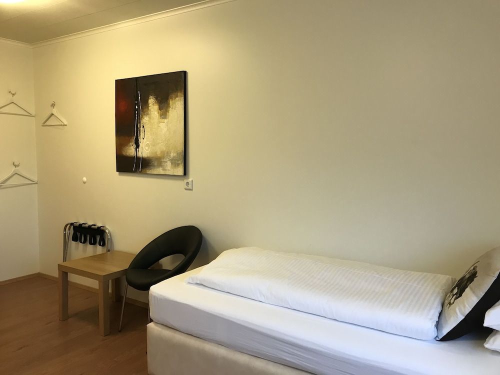 Albert Guesthouse Twin Room, Private Bathroom 6