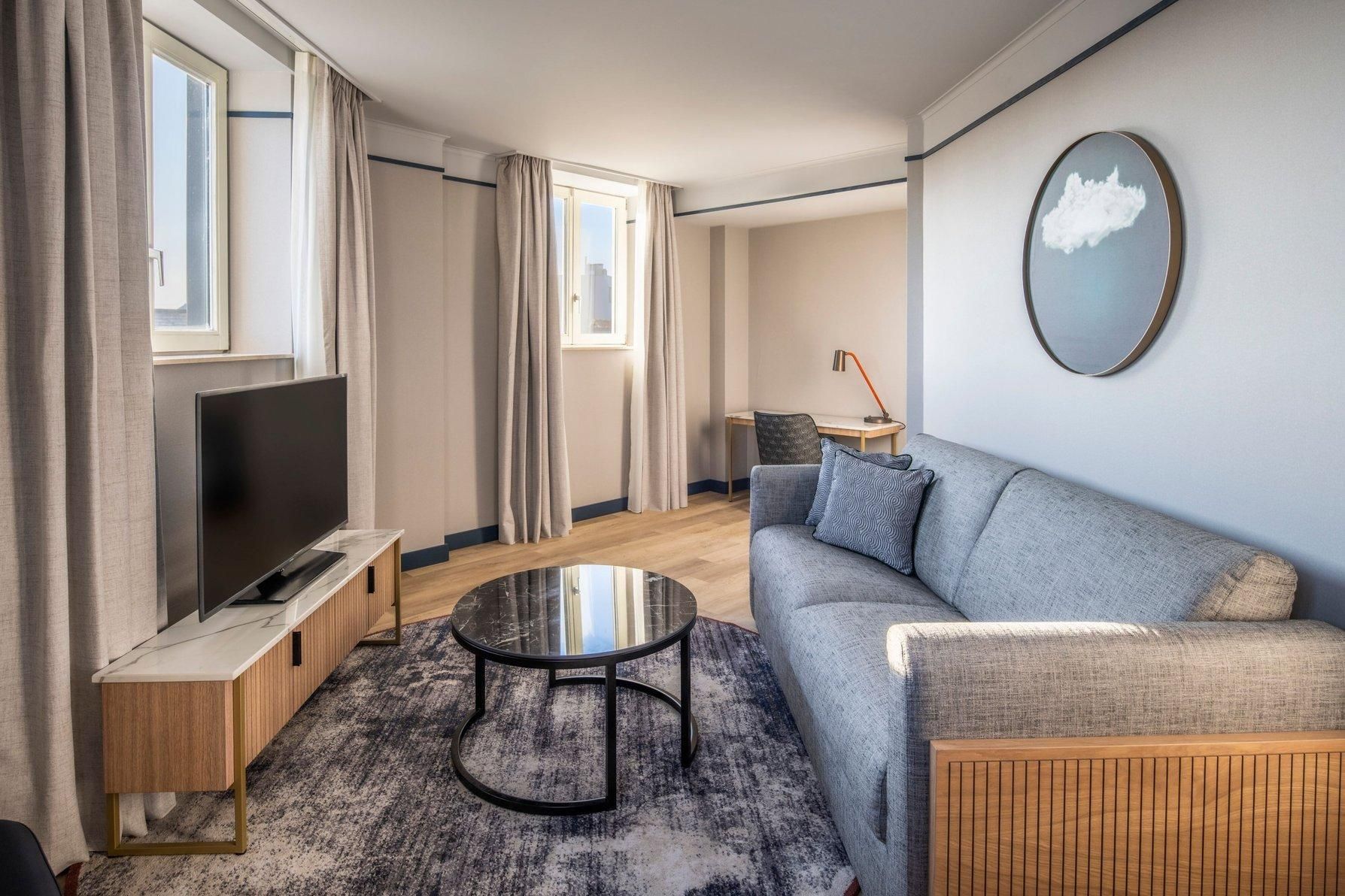 Executive Suite, M Club lounge access, Executive Suite, 1 King, Sofa bed, Historical City view