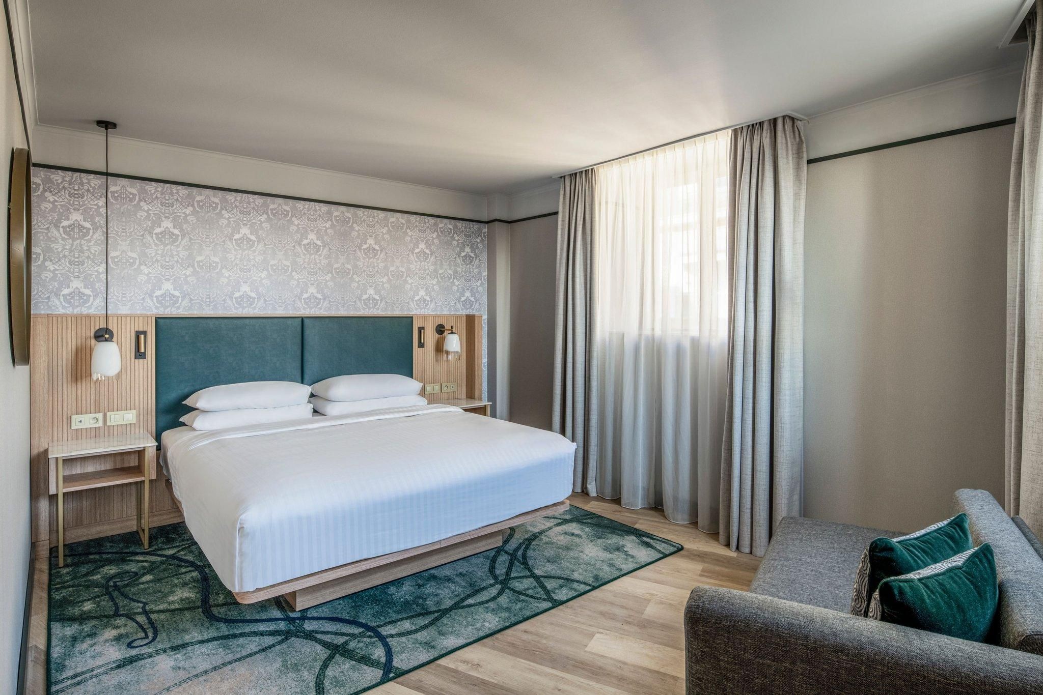 M Club Guest room, M Club lounge access, Guest room, 1 King, Breakfast