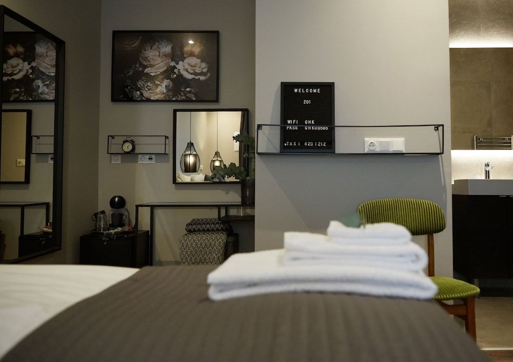 Keflavik Micro Suites Triple Room 4