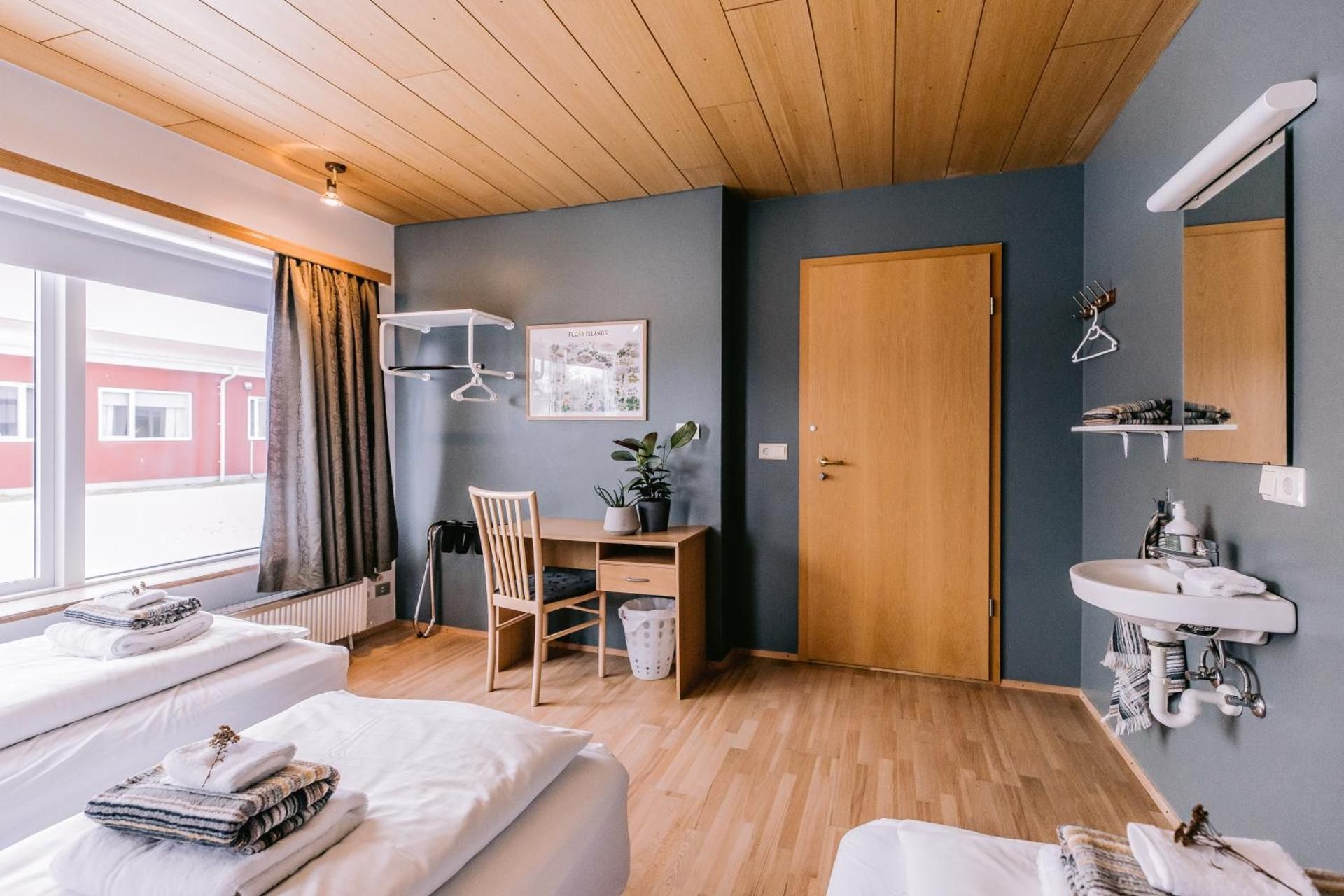 Eldá Guesthouse Triple Room with Shared Bathroom 2