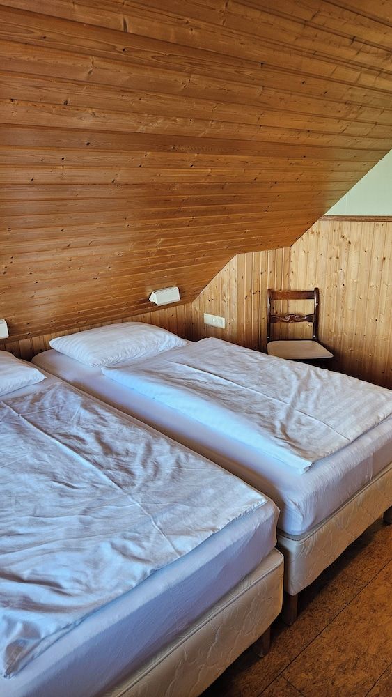 Arnanes Country Hotel Basic Double Room, 2 Twin Beds, Shared Bathroom 6