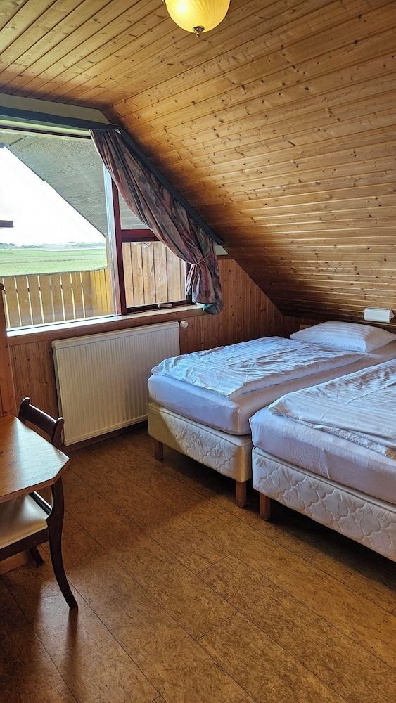Arnanes Country Hotel Basic Double Room, 2 Twin Beds, Shared Bathroom 3