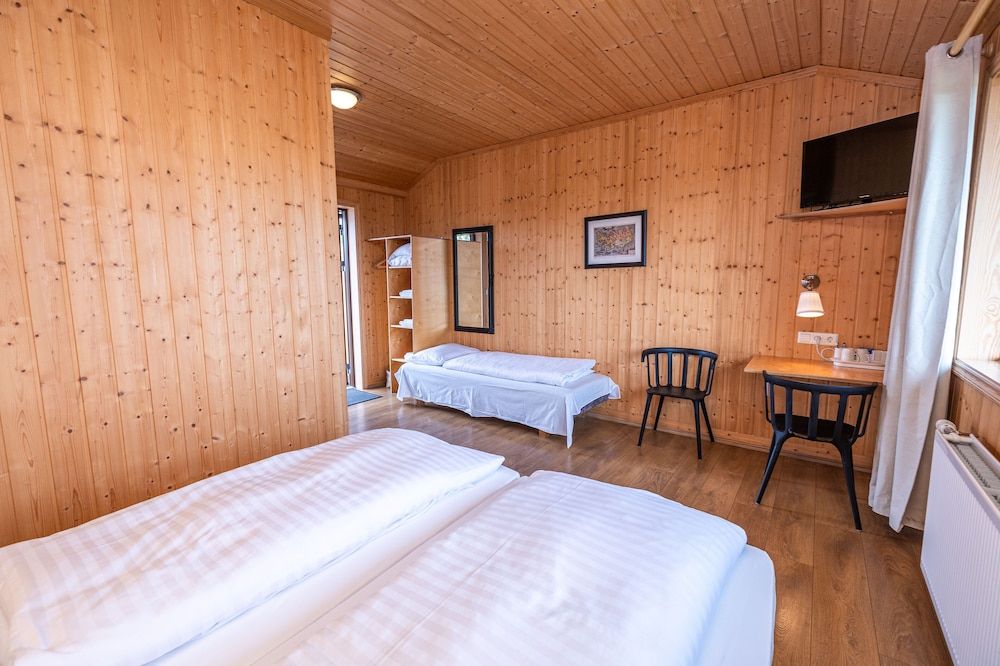 Arnanes Country Hotel Triple Room, 3 Twin Beds, Private Bathroom 2