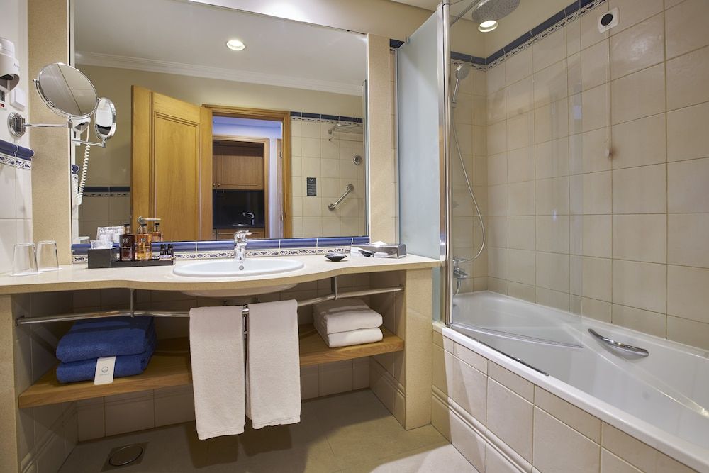 Suite, Sea View