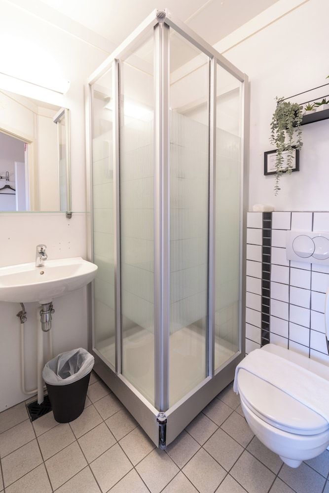 Adventure Hotel Hof Basic Twin Room, 2 Twin Beds, Private Bathroom 4