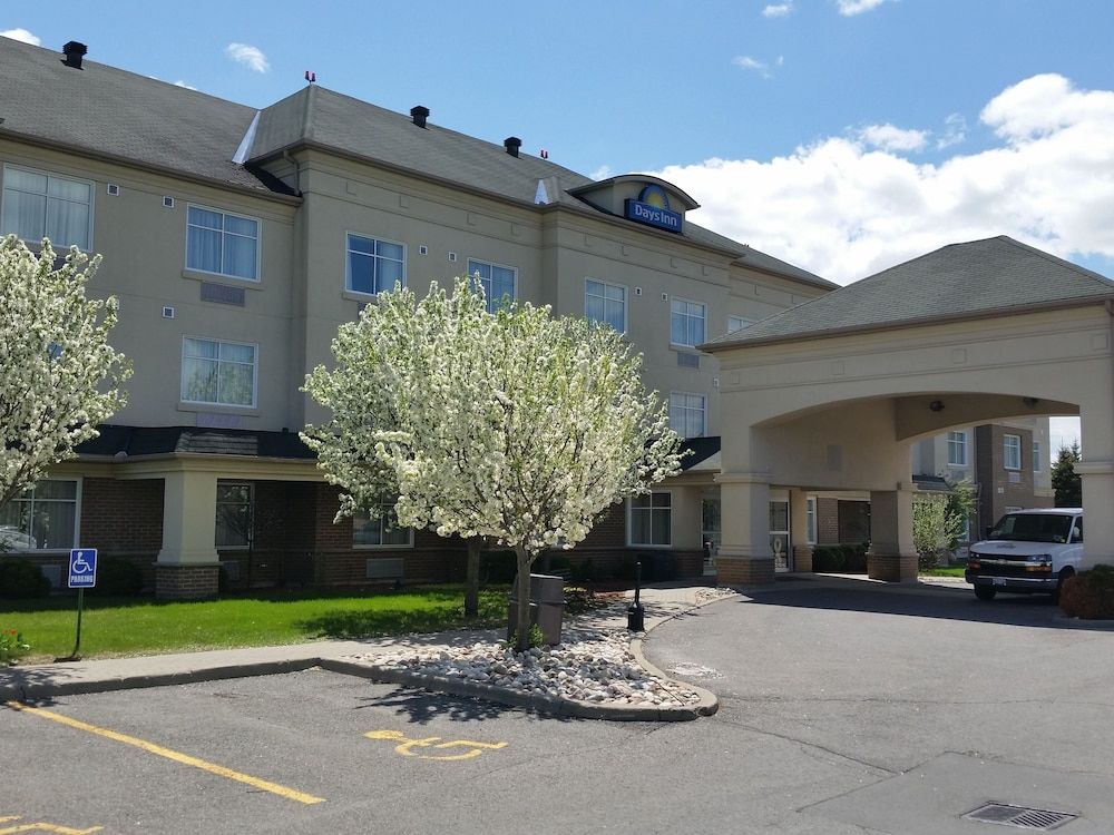 undefined Days Inn by Wyndham Ottawa Airport 4