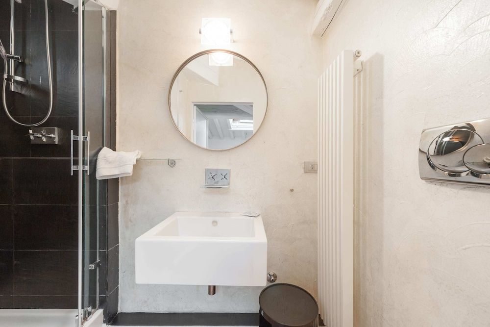 Short-let Florence Luxury Loft Apartment, 2 Bedrooms 17