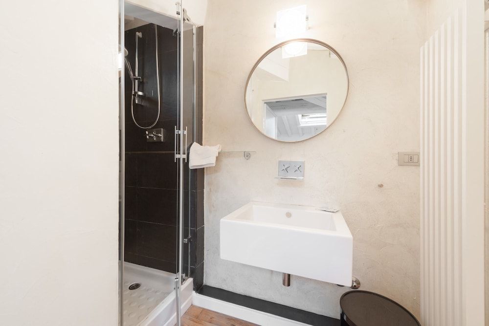 Short-let Florence Luxury Loft Apartment, 2 Bedrooms 16