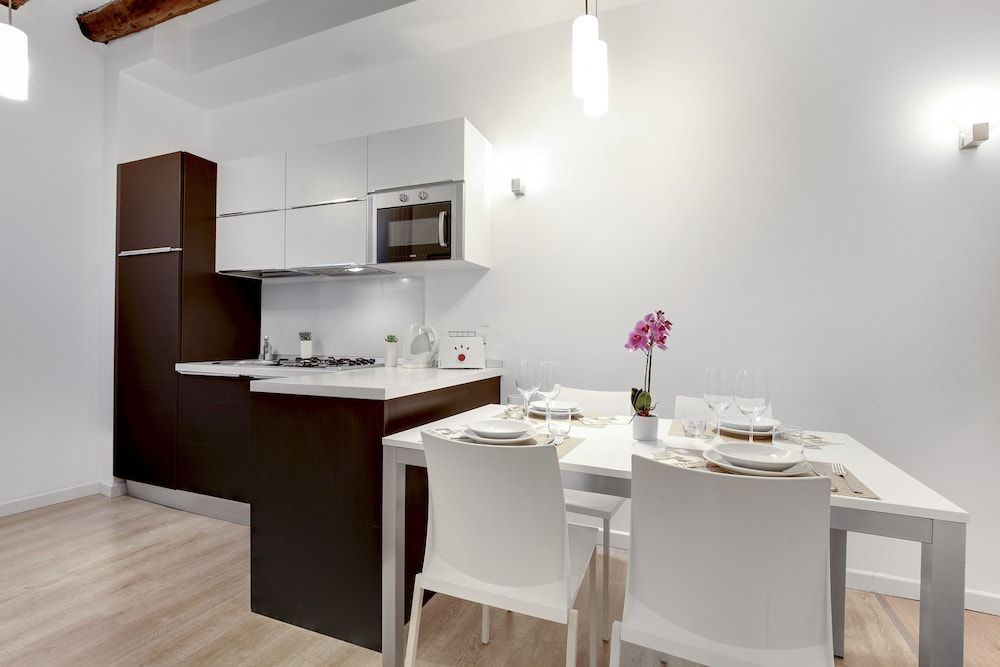 undefined Rialto Botteri Apartments 7