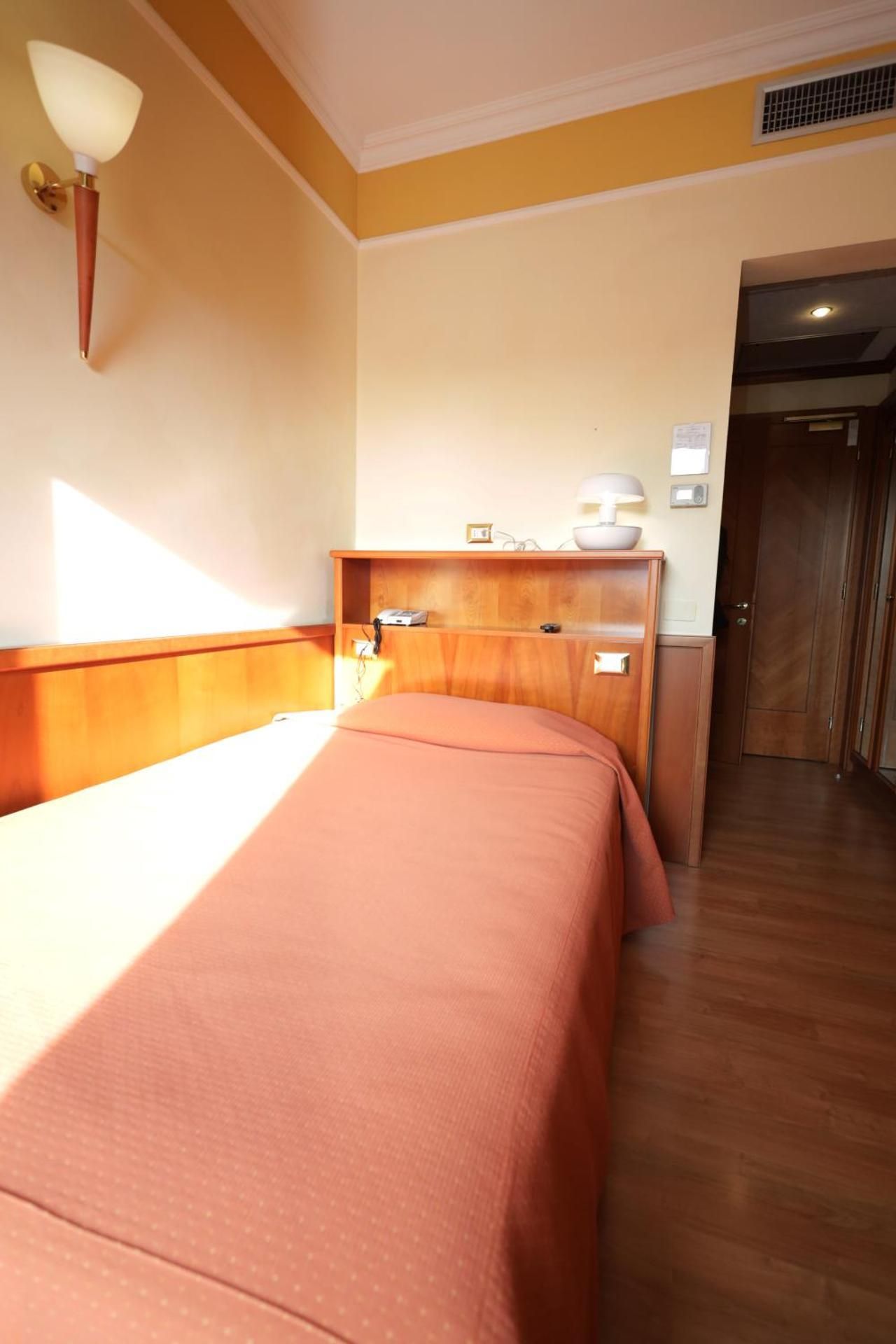 Classic Single Room with Garden View