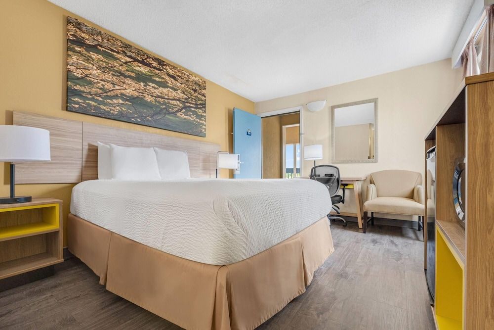 Standard Room, 1 Queen Bed