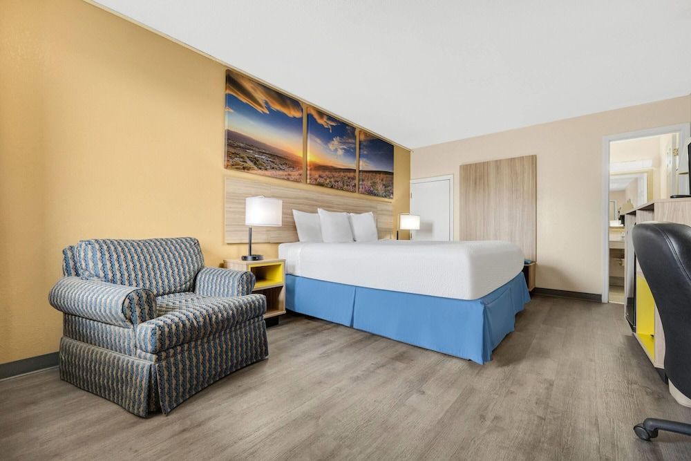 Room, 1 King Bed, Accessible, Non Smoking (Mobility Accessible)