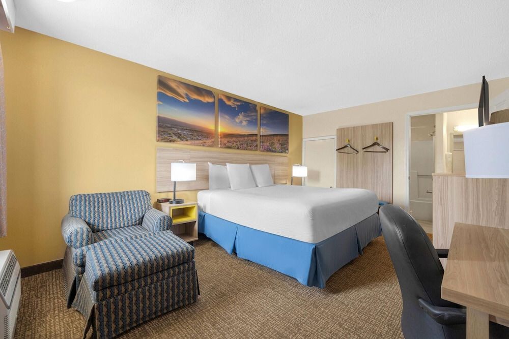 Standard Room, 1 King Bed