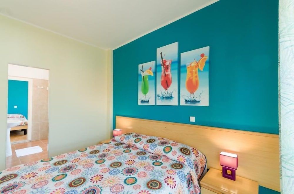 Family Room, 2 Bedrooms