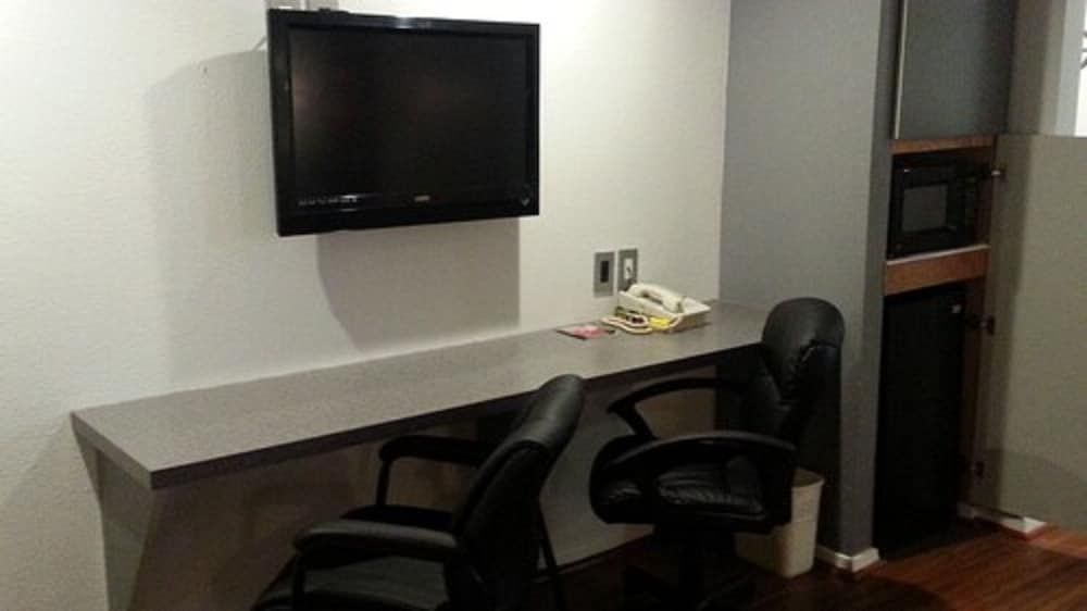 12 Oaks Hotel Standard Room, 2 Double Beds 2