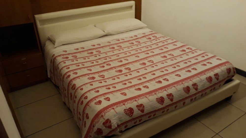 Double Room, 1 Queen Bed, Shared Bathroom