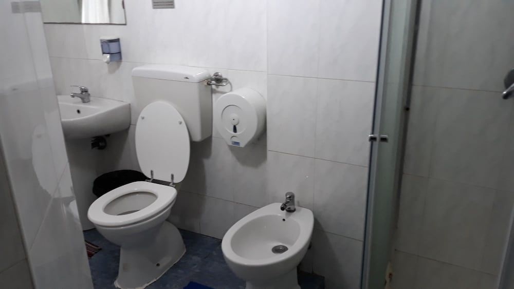 Twin Room, 2 Twin Beds, Shared Bathroom