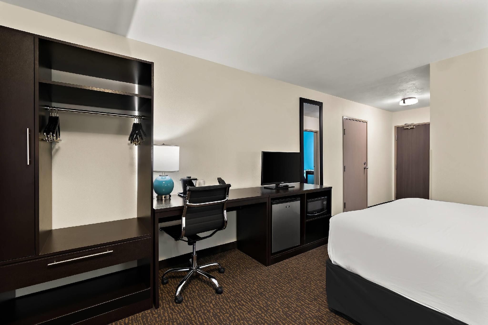 1 Queen Bed, Nonsmoking, Accessible