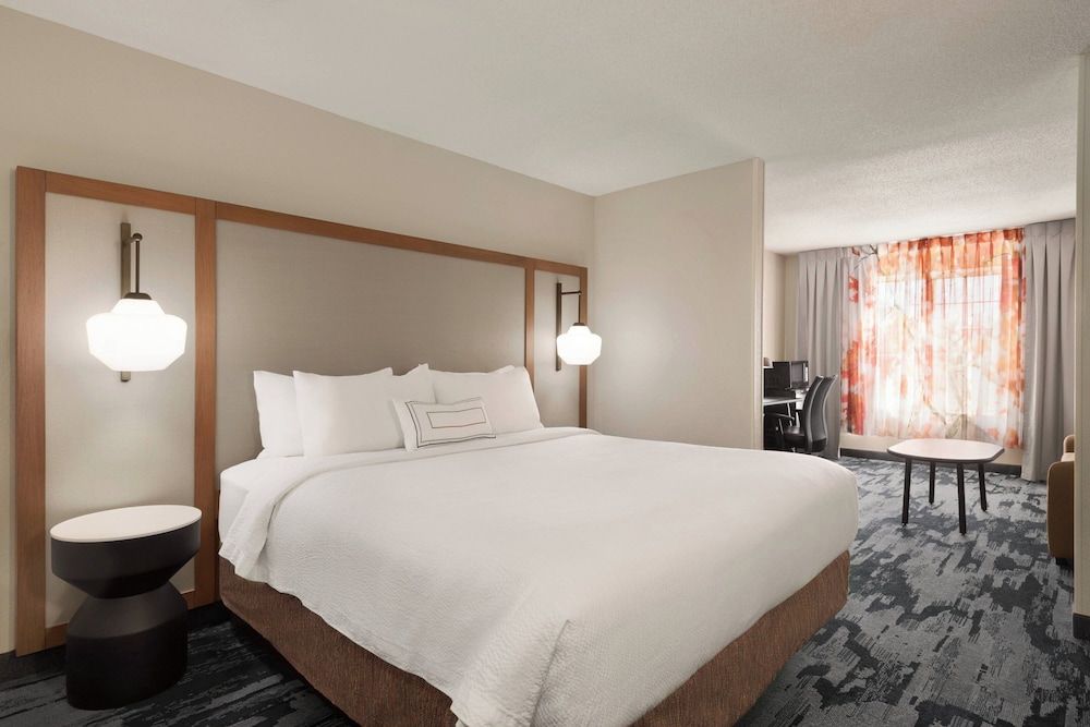 Suite, 1 King Bed with Sofa bed, Non Smoking (Hearing Accessible)