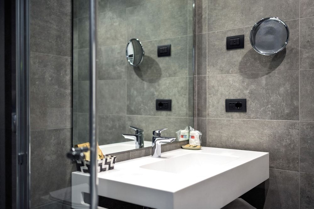 Garda Life Standard Double Room 4