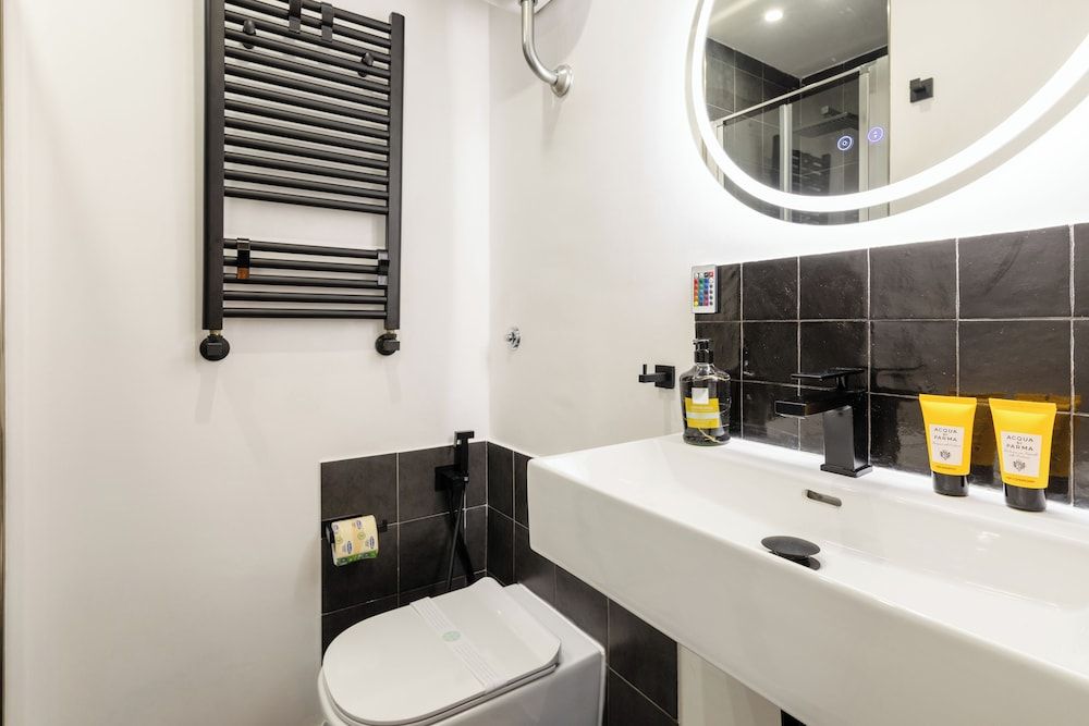 NapoliCentro Mare Deluxe Double or Twin Room, Private Bathroom 13