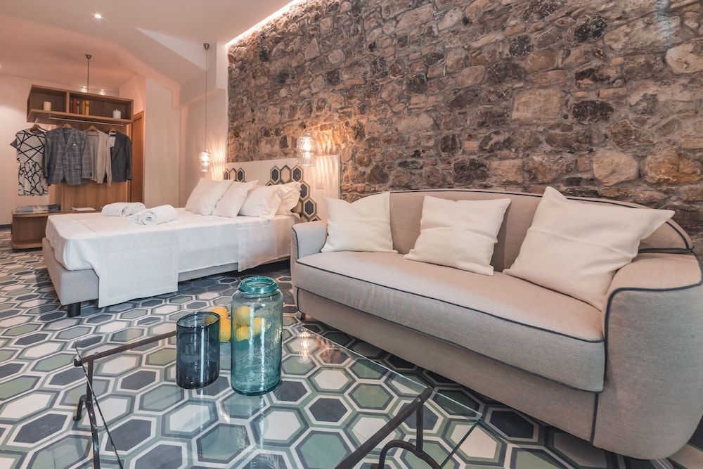 Medousa Bistrot & Suites Junior Suite, 1 King Bed, Patio, Garden Area 9