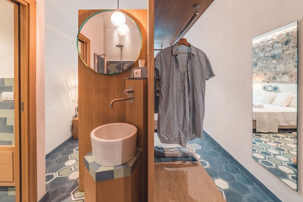 Medousa Bistrot & Suites Junior Suite, 1 King Bed, Terrace, Mountain View 3