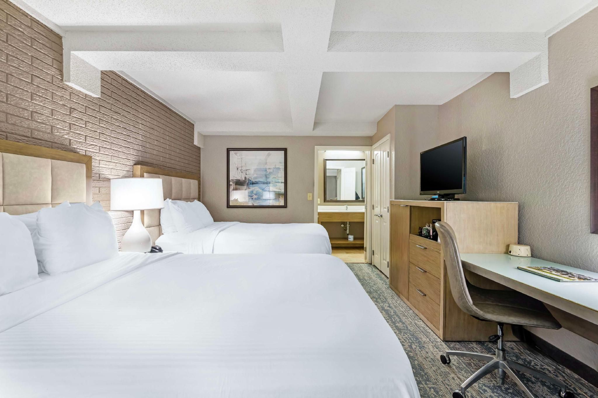 2 queen beds, nonsmoking