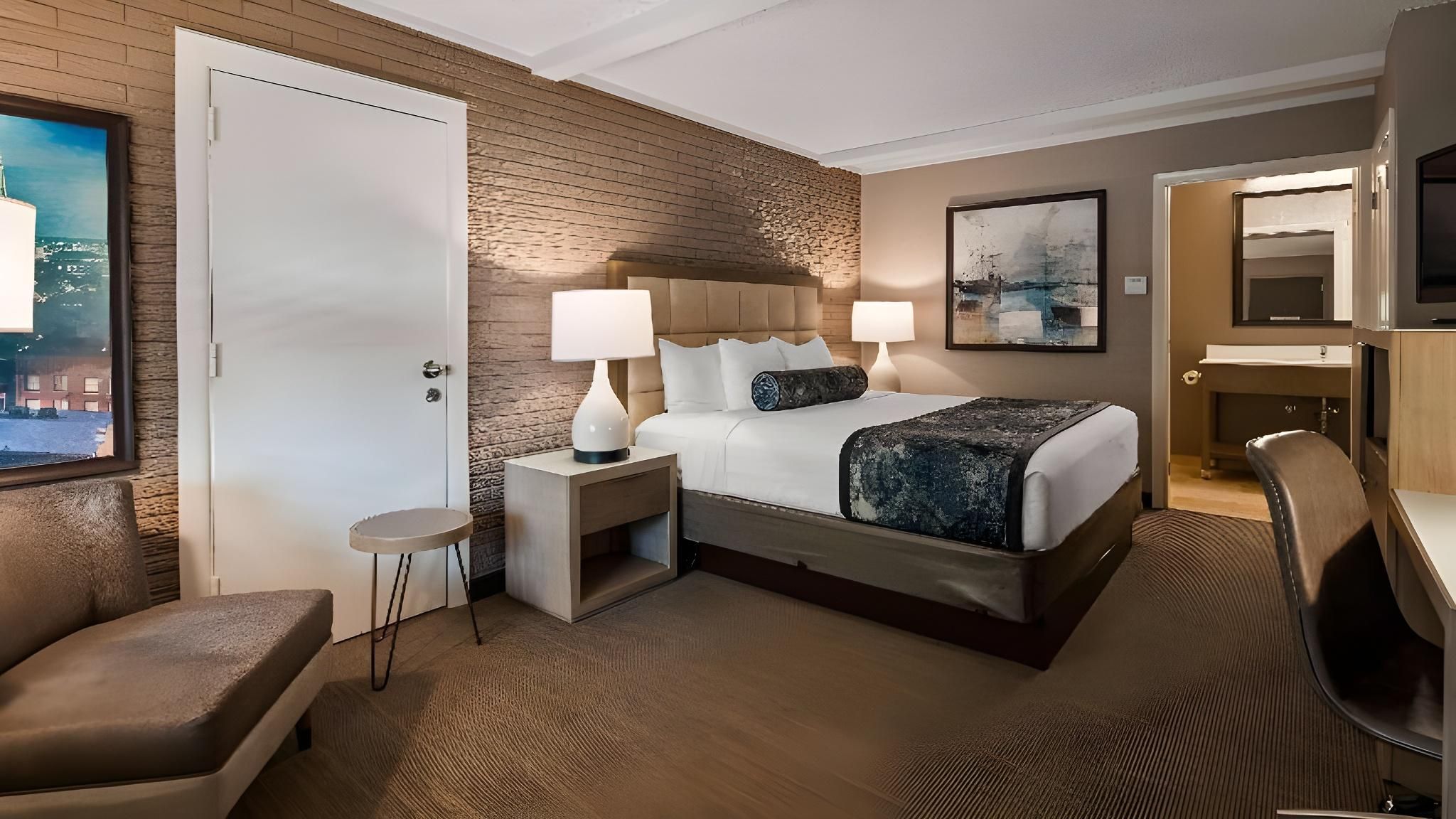 1 King Bed, Nonsmoking