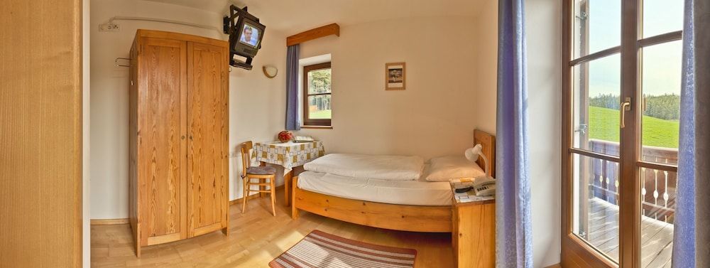 Classic Single Room