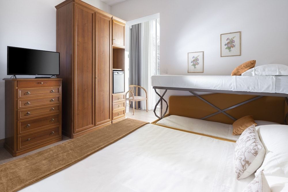 Standard Quadruple Room (2 People)