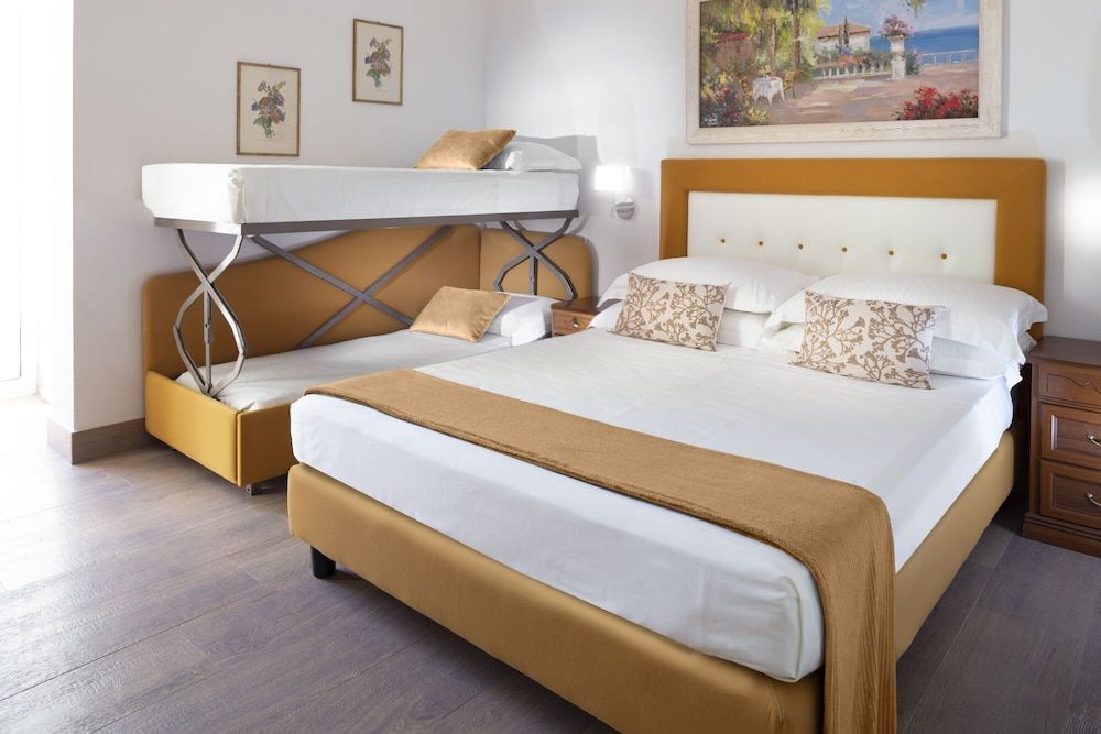 Standard Quadruple Room (2 People)