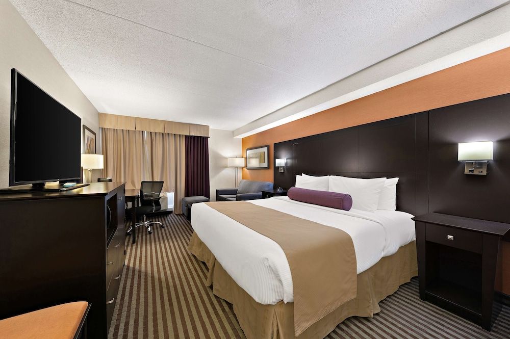 Best Western Plus Toronto North York Hotel & Suites