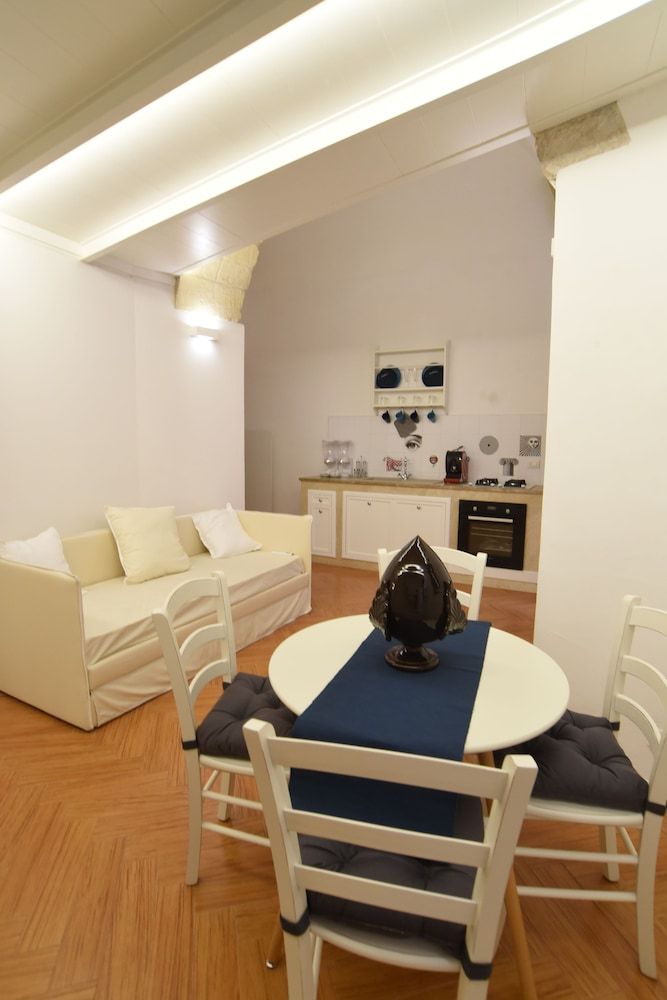 Cadelli Luxury Suite Apartment, Mezzanine 8