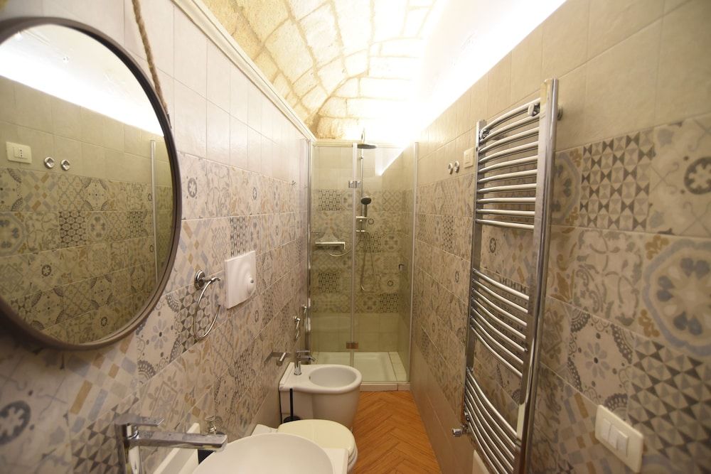 Cadelli Luxury Suite Deluxe Suite, 2 Bedrooms (Basement) 5