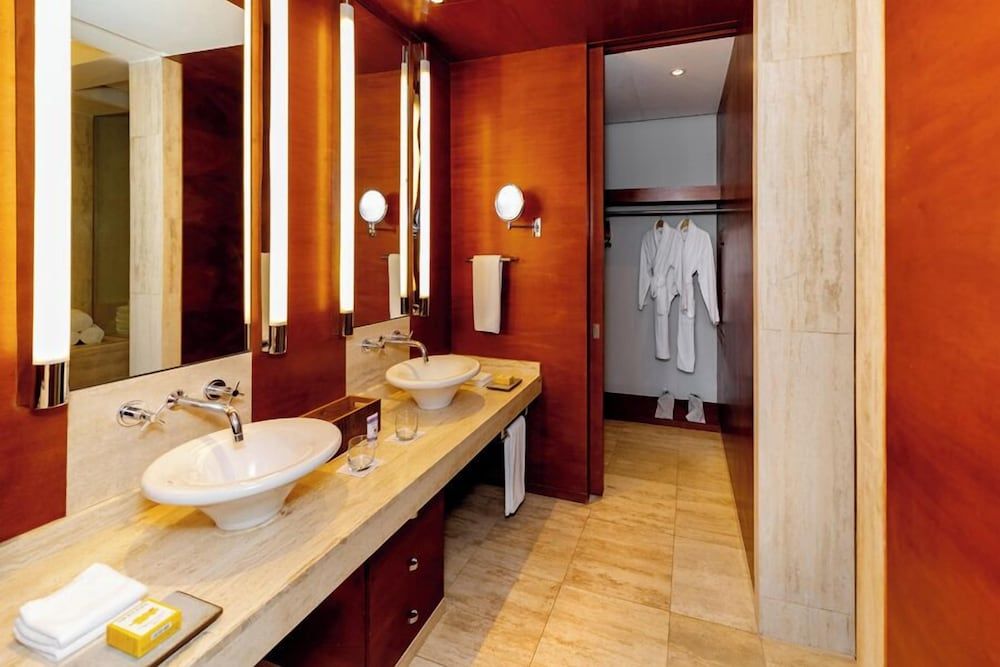 Suite (Diplomatic)