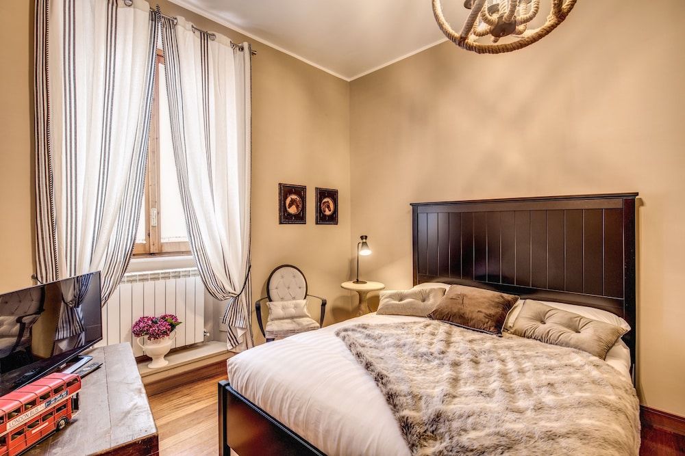 undefined Spanish Steps Miracle Suite 7