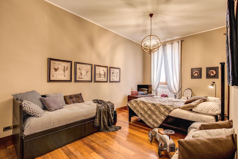 undefined Spanish Steps Miracle Suite 9