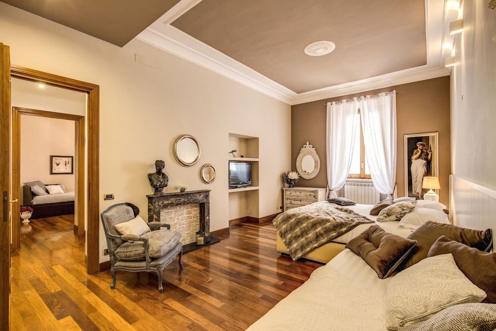 undefined Spanish Steps Miracle Suite 4