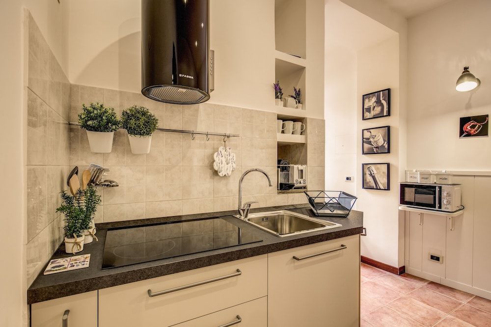 Spanish Steps Miracle Suite Deluxe Suite, 3 Bedrooms, 2 Bathrooms 10