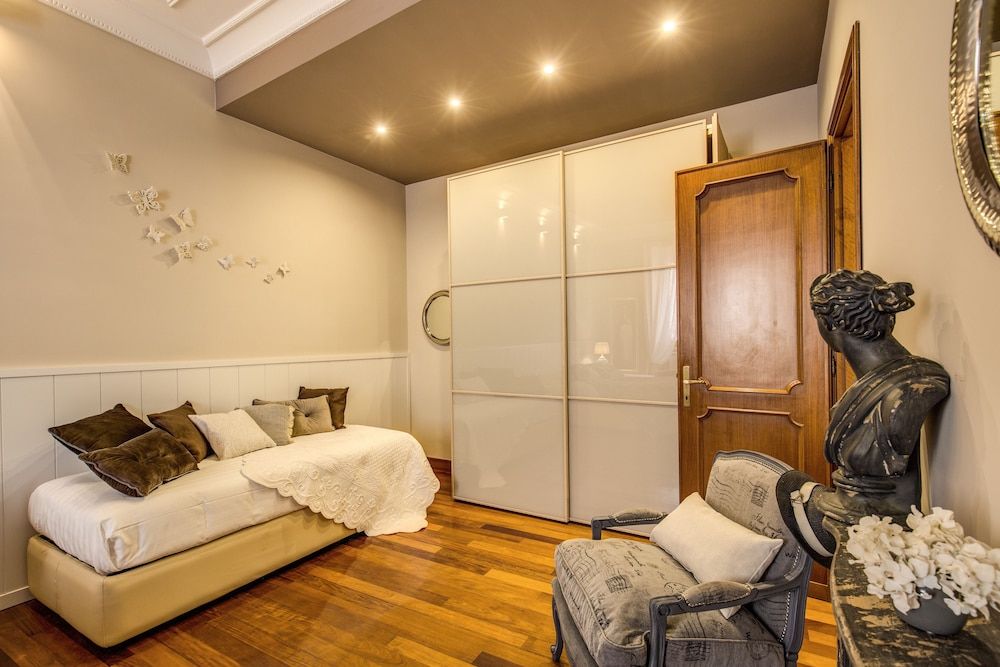 Spanish Steps Miracle Suite Deluxe Suite, 3 Bedrooms, 2 Bathrooms 11