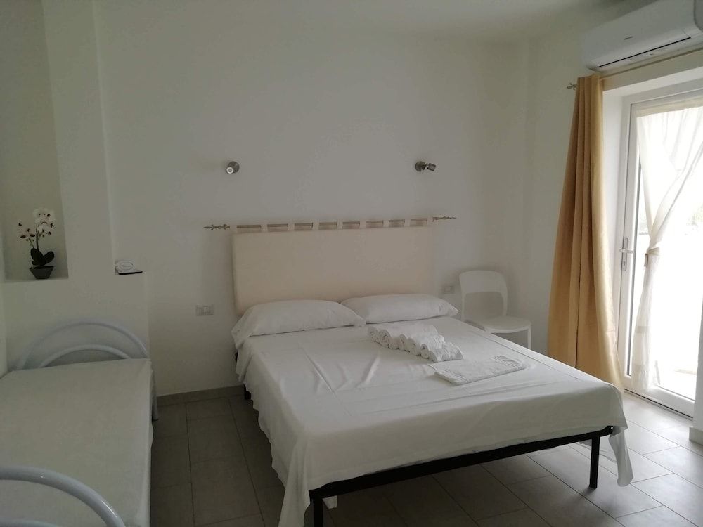 Al Mare da Francesca Comfort Room, Partial Sea View (Molara) 2
