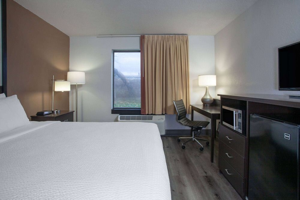 Standard Room, 1 Queen Bed
