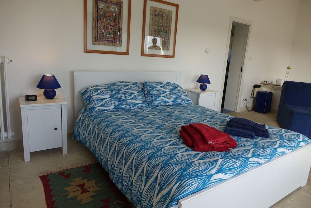 Double Room, 1 Queen Bed, Shared Bathroom, Garden View