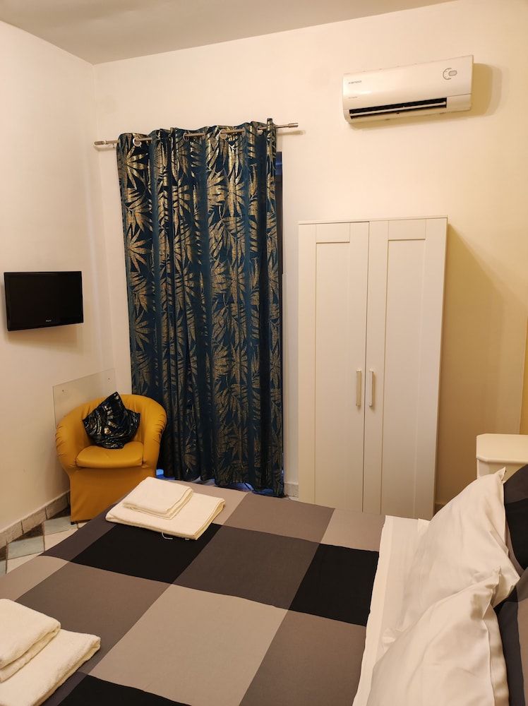 Firenze 32 Double Room 16