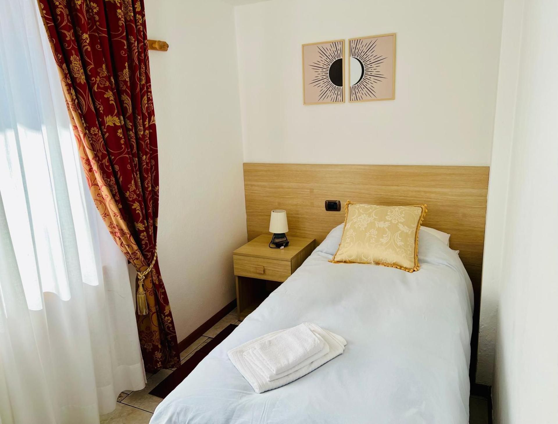 Single Room with Mountain View