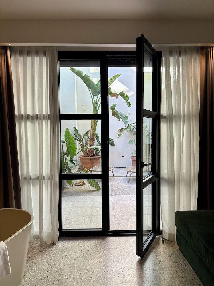 Horti 14 Borgo Trastevere Prestige with Private Garden - Vertical Garden Area 4